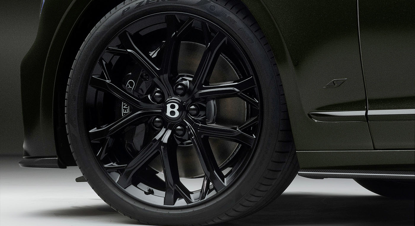 luxury Bentley Spur car wheel